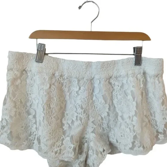 Aritzia Talula Beatrice Lace Shorts - Picture 4 of 5